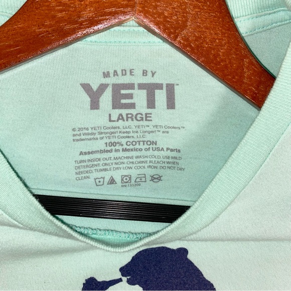 Yeti Y2K Blue Crewneck Bear & Man Drinking Beer Short Sleeve Graphic T-Shirt - Picture 5 of 6